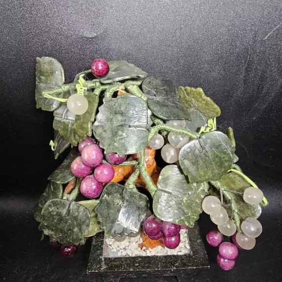 Oriental Jade Stone Bonsai Sculpture Tree With Grape Clusters And A Hard Stone - Picture 3 of 9
